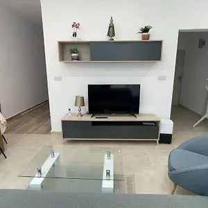 New Two Bedroom Flat Kamila On A Dwell Appartamento